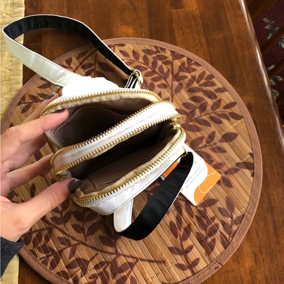 Women’s cross body bag. - Picture 3 of 3